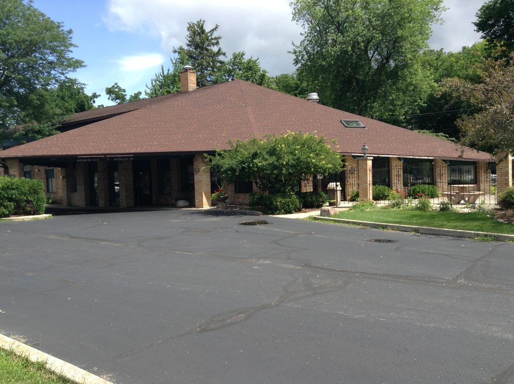 Americinn And Suites By Wyndham Delafield-Waukesha-Milwaukee Экстерьер фото