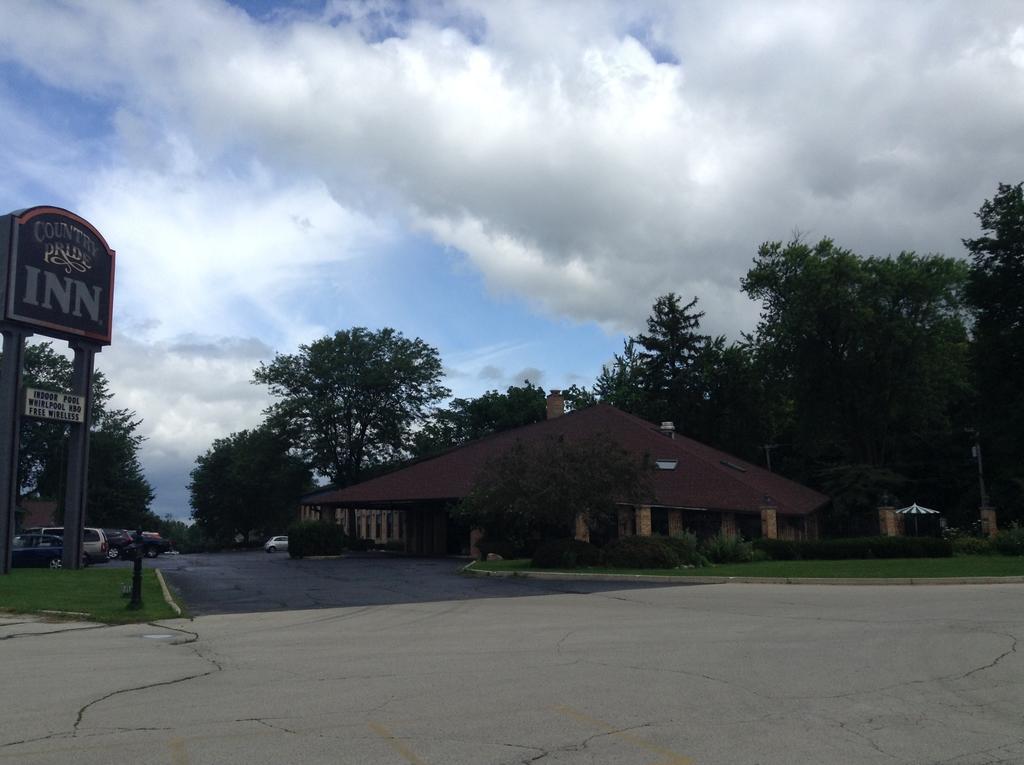Americinn And Suites By Wyndham Delafield-Waukesha-Milwaukee Экстерьер фото