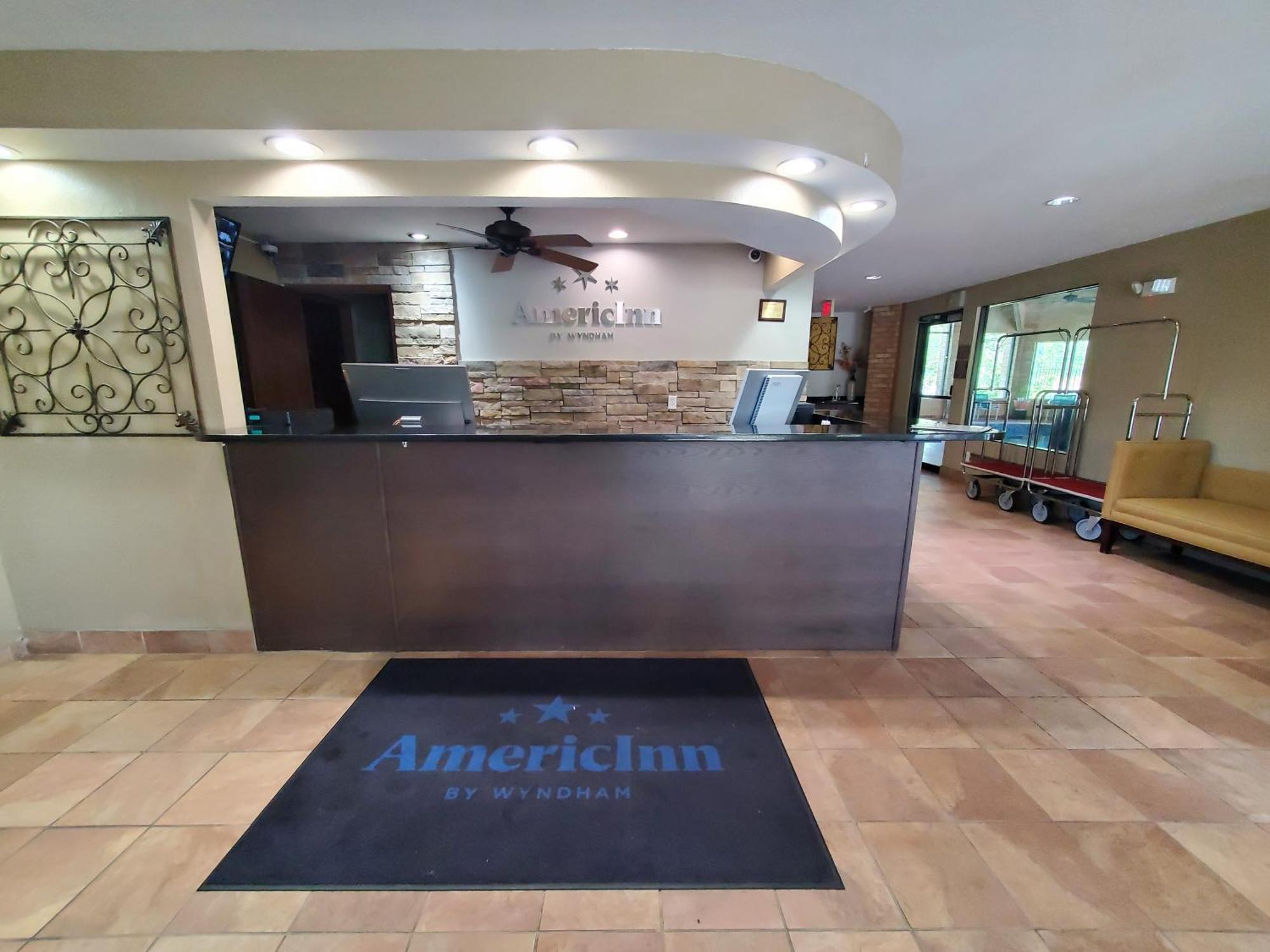 Americinn And Suites By Wyndham Delafield-Waukesha-Milwaukee Экстерьер фото