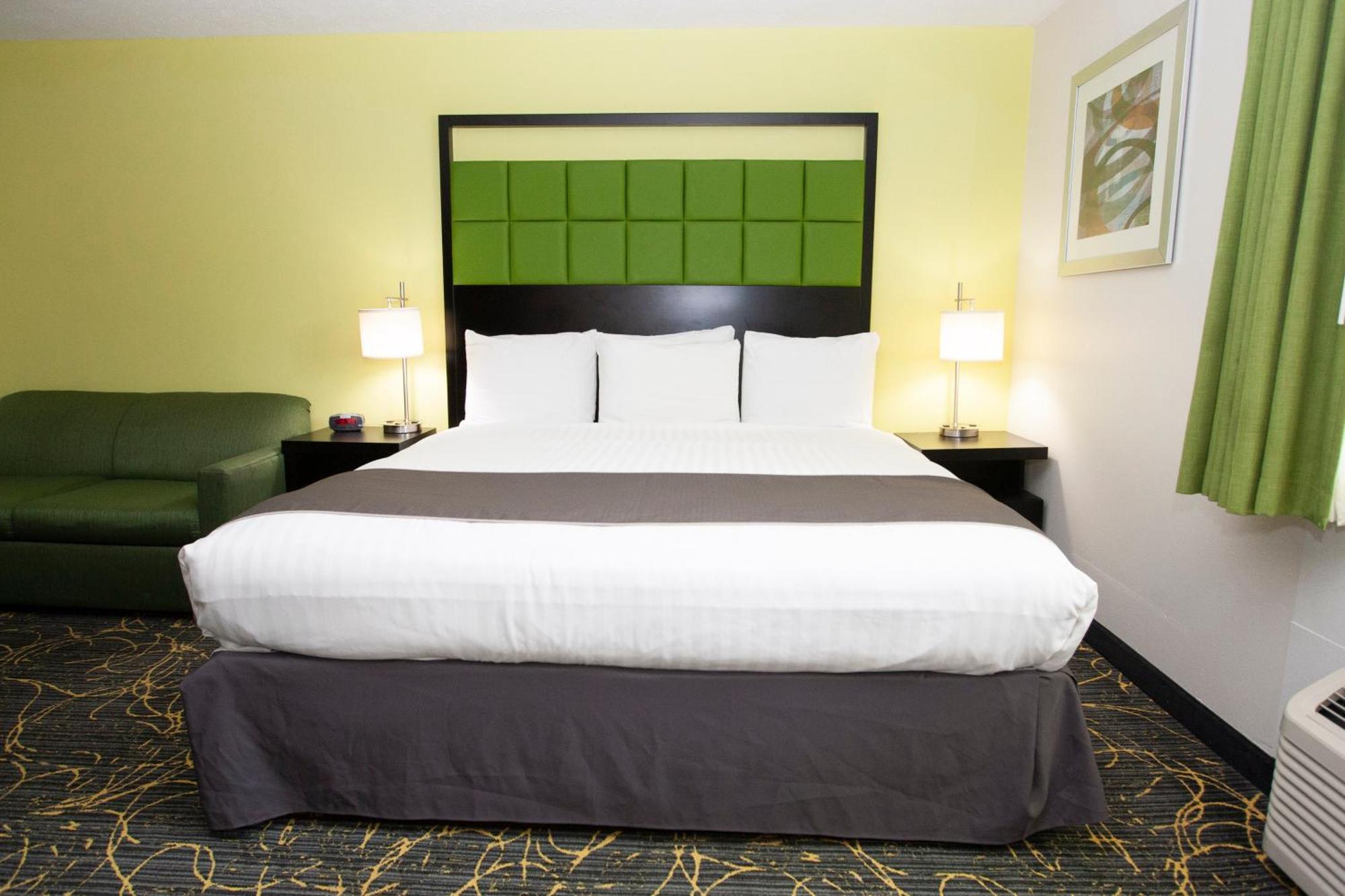 Americinn And Suites By Wyndham Delafield-Waukesha-Milwaukee Экстерьер фото