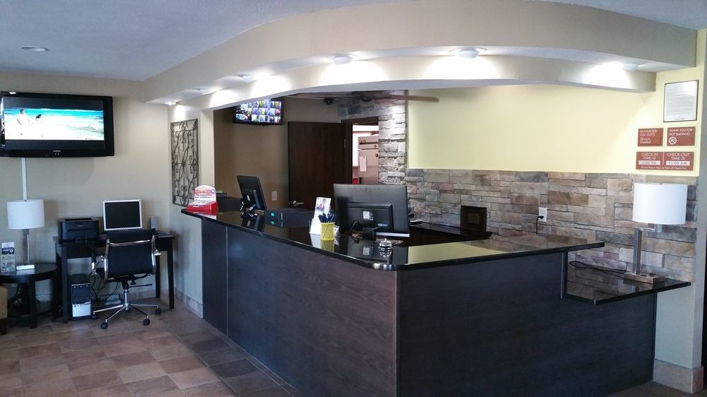 Americinn And Suites By Wyndham Delafield-Waukesha-Milwaukee Экстерьер фото
