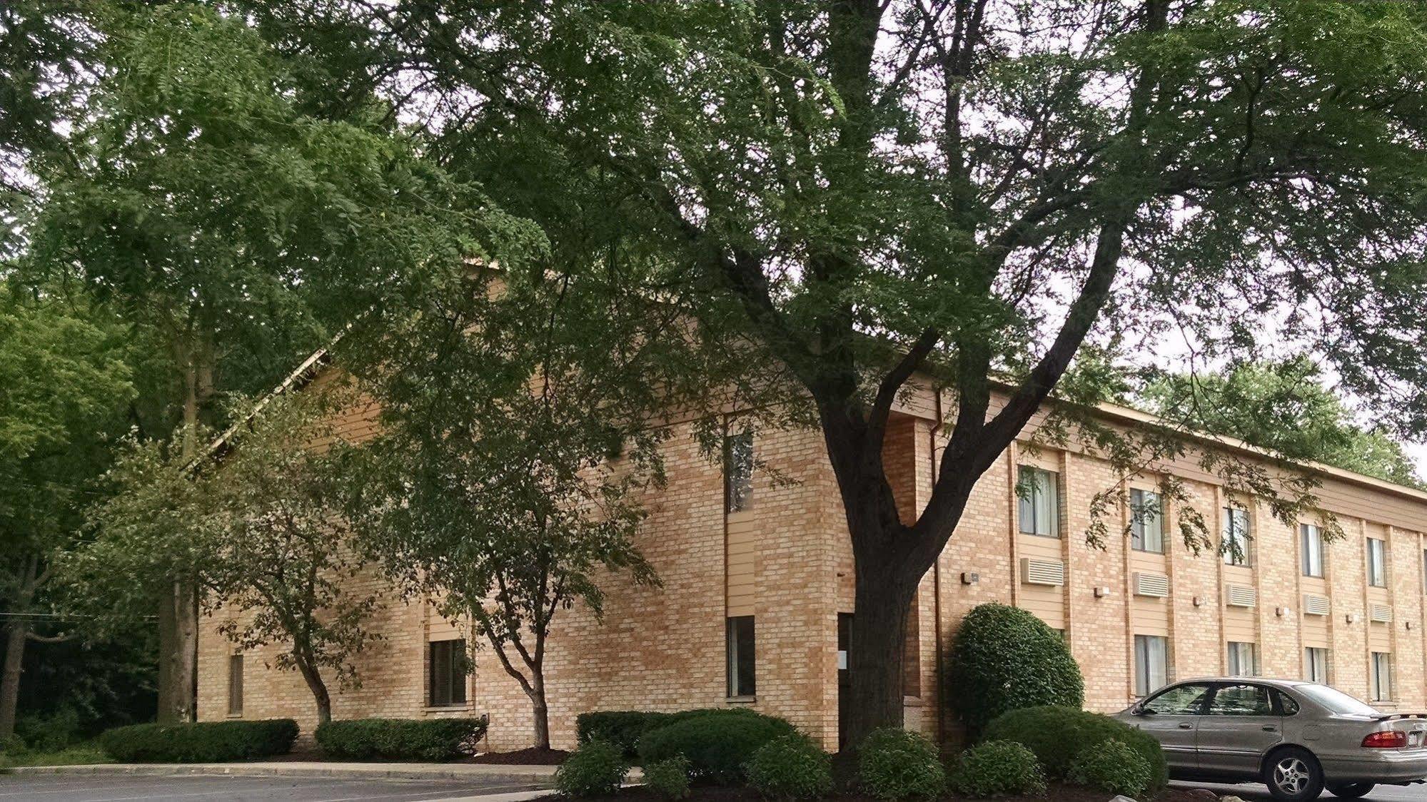 Americinn And Suites By Wyndham Delafield-Waukesha-Milwaukee Экстерьер фото